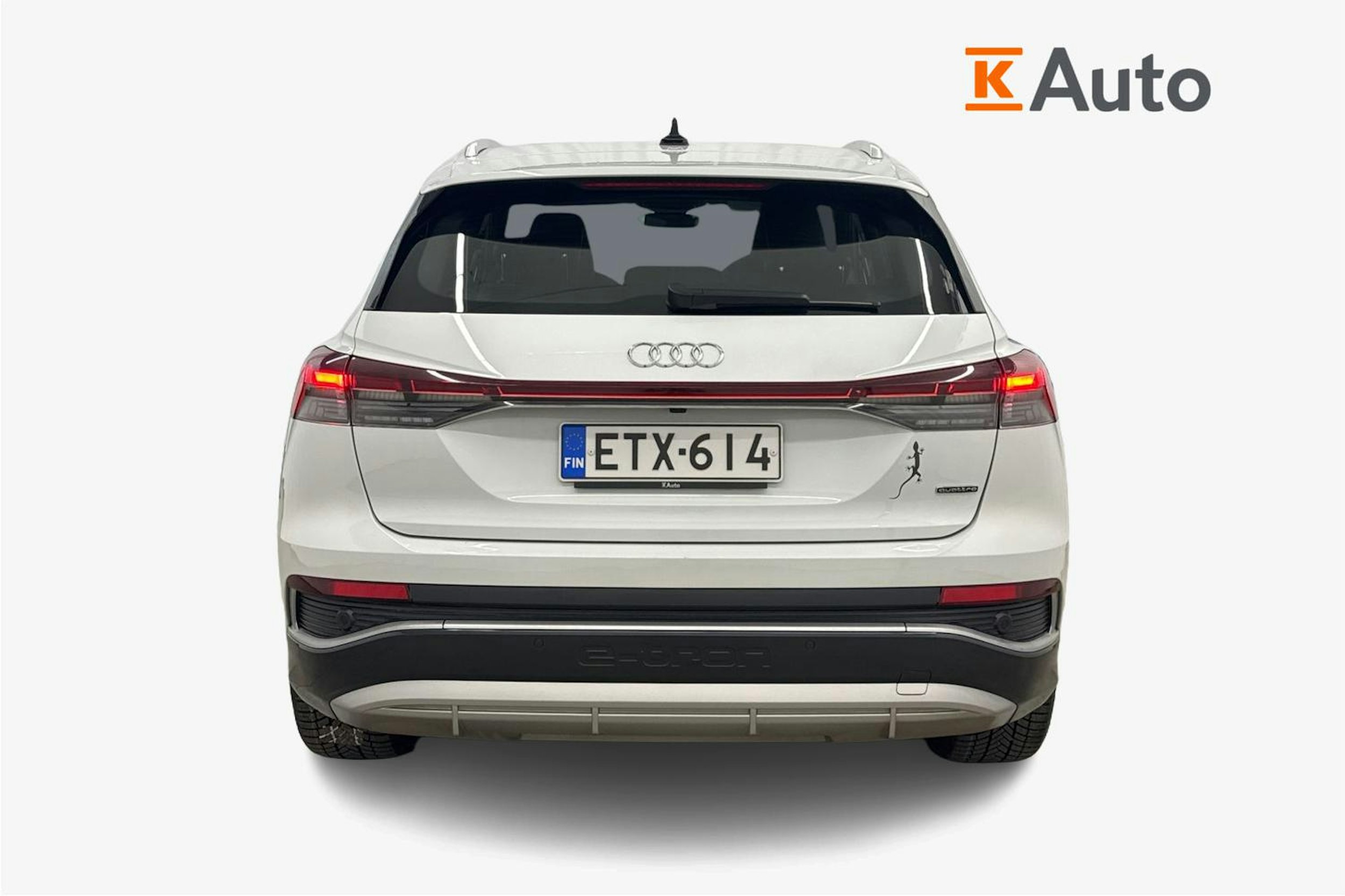 met. valkoinen Audi Q4 e-tron 2022 kuva 3.