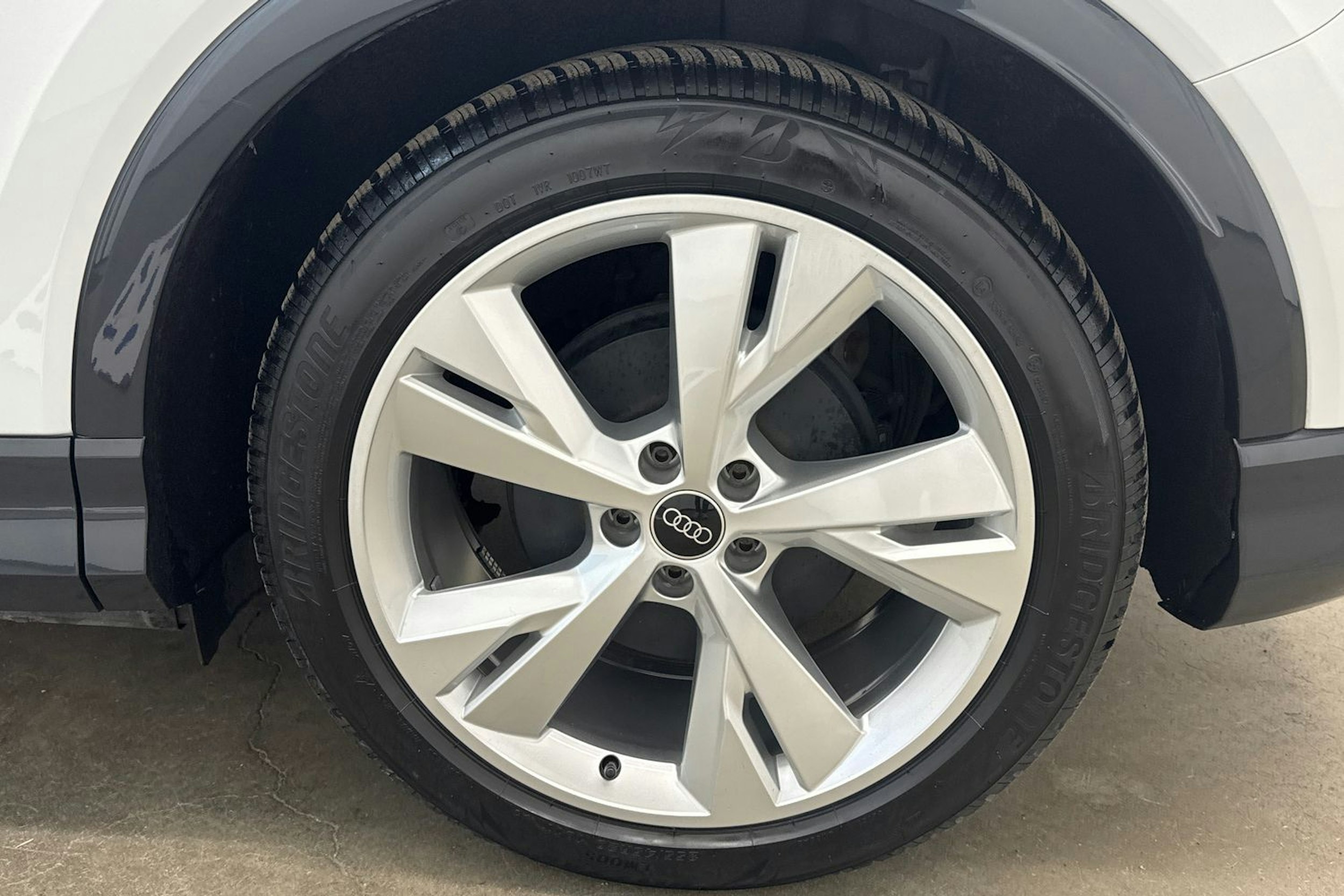 met. valkoinen Audi Q4 e-tron 2022 kuva 10.