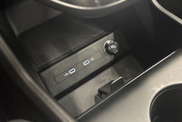 met. valkoinen Audi Q4 e-tron 2022 kuva 18.