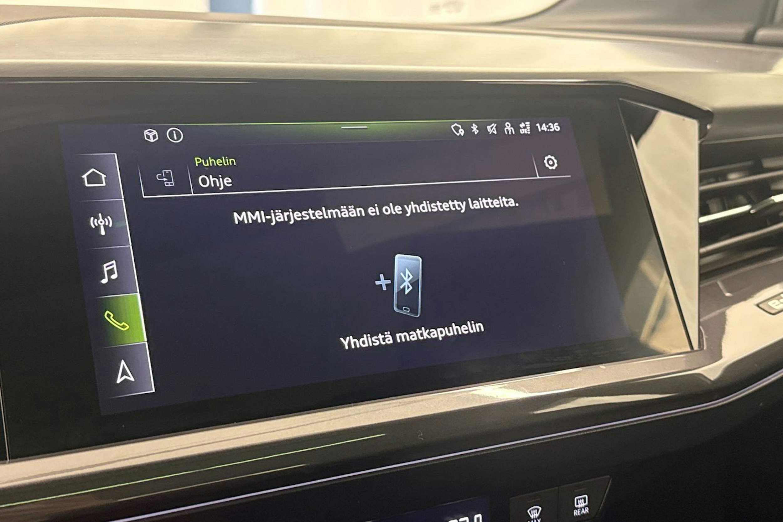 met. valkoinen Audi Q4 e-tron 2022 kuva 19.