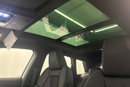 met. valkoinen Audi Q4 e-tron 2022 kuva 20.