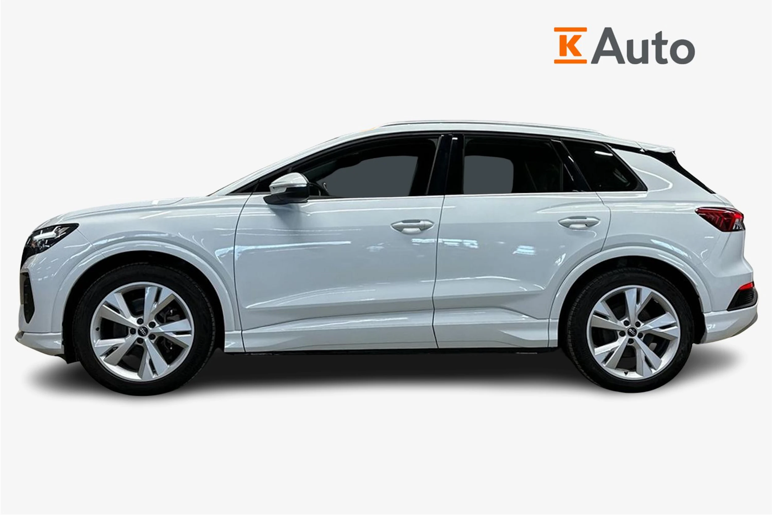valkoinen Audi Q4 e-tron 2022 kuva 5.