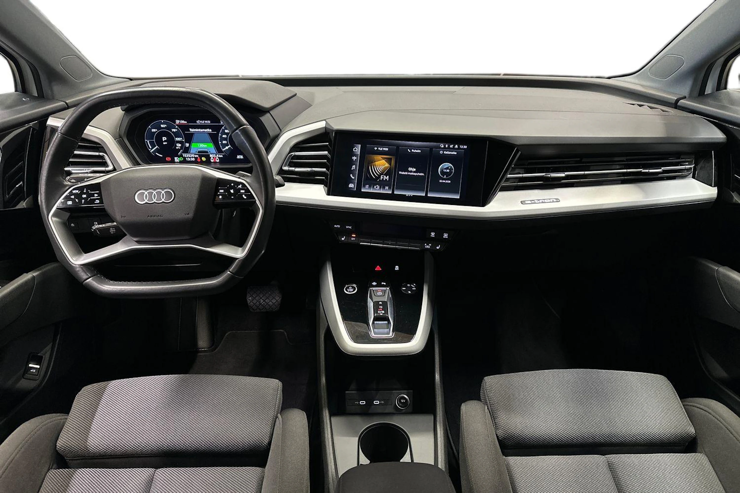 valkoinen Audi Q4 e-tron 2022 kuva 7.