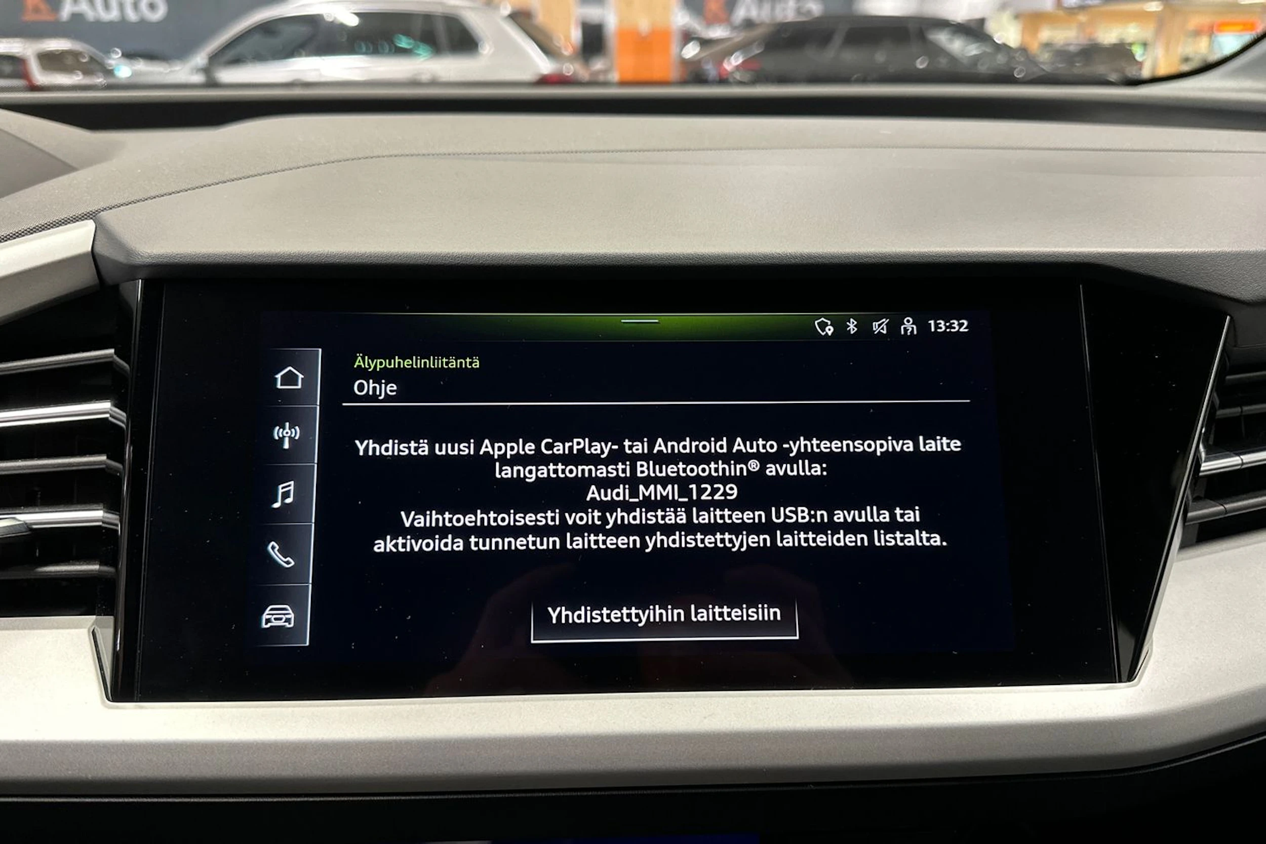 valkoinen Audi Q4 e-tron 2022 kuva 13.