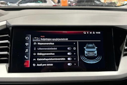 valkoinen Audi Q4 e-tron 2022 kuva 15.