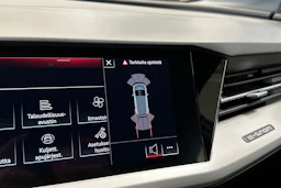 valkoinen Audi Q4 e-tron 2022 kuva 16.