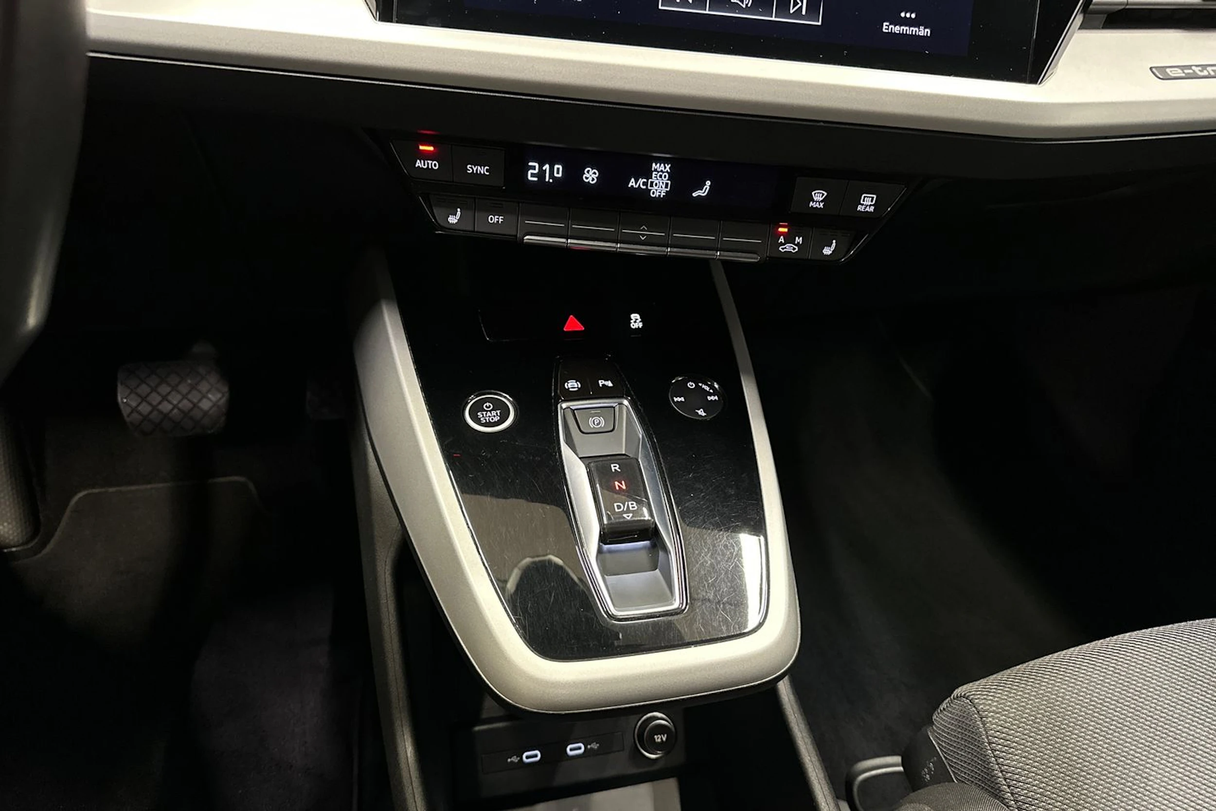 valkoinen Audi Q4 e-tron 2022 kuva 18.