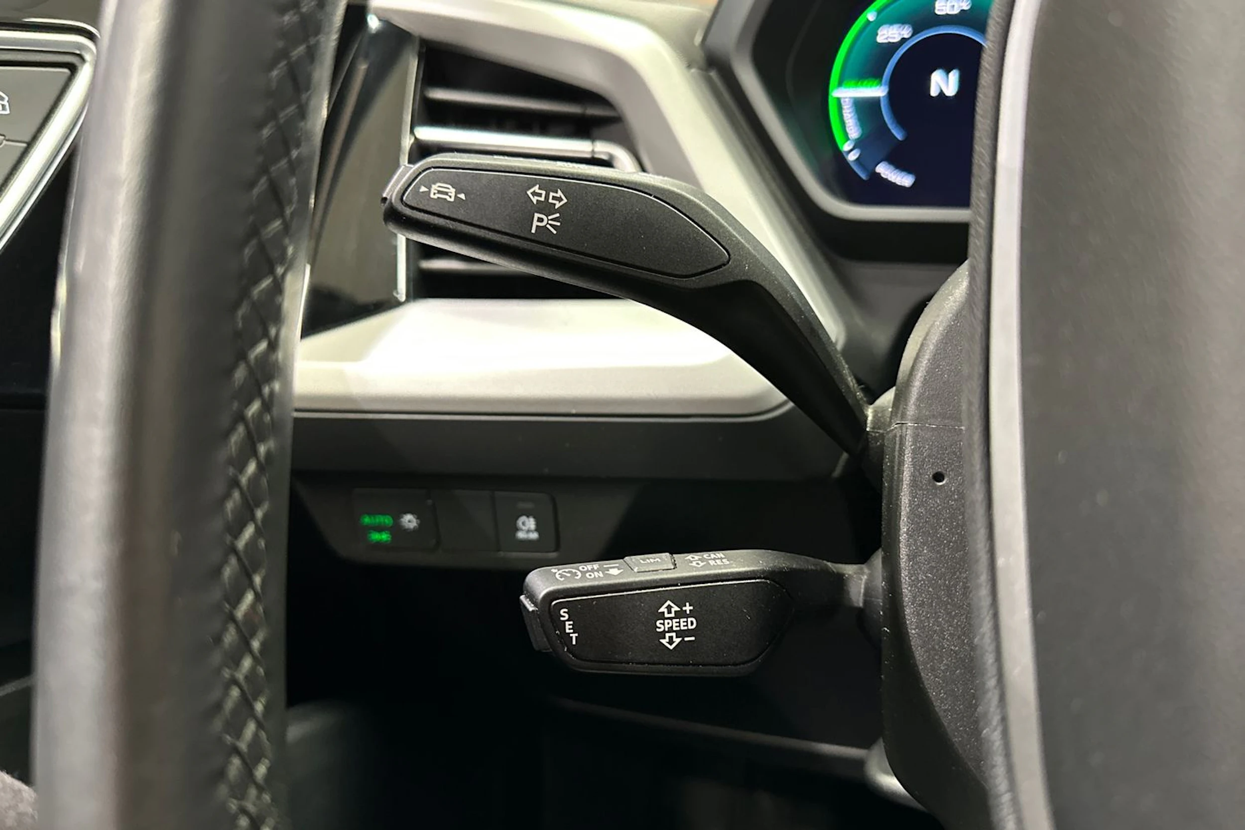 valkoinen Audi Q4 e-tron 2022 kuva 20.