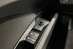 valkoinen Audi Q4 e-tron 2022 kuva 24.