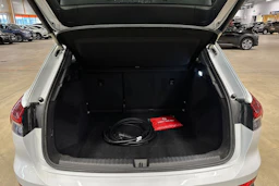 valkoinen Audi Q4 e-tron 2022 kuva 25.