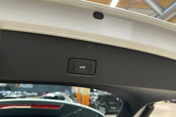 valkoinen Audi Q4 e-tron 2022 kuva 28.