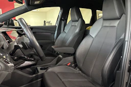 Musta Audi Q4 e-tron 2022 kuva 4.