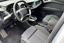 harmaa Audi Q4 e-tron 2022 kuva 3.