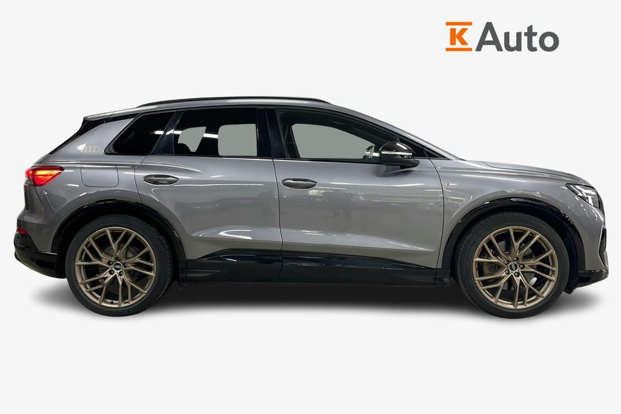harmaa Audi Q4 e-tron 2022 kuva 6.