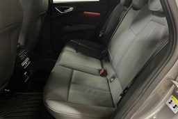harmaa Audi Q4 e-tron 2022 kuva 11.