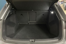 harmaa Audi Q4 e-tron 2022 kuva 13.