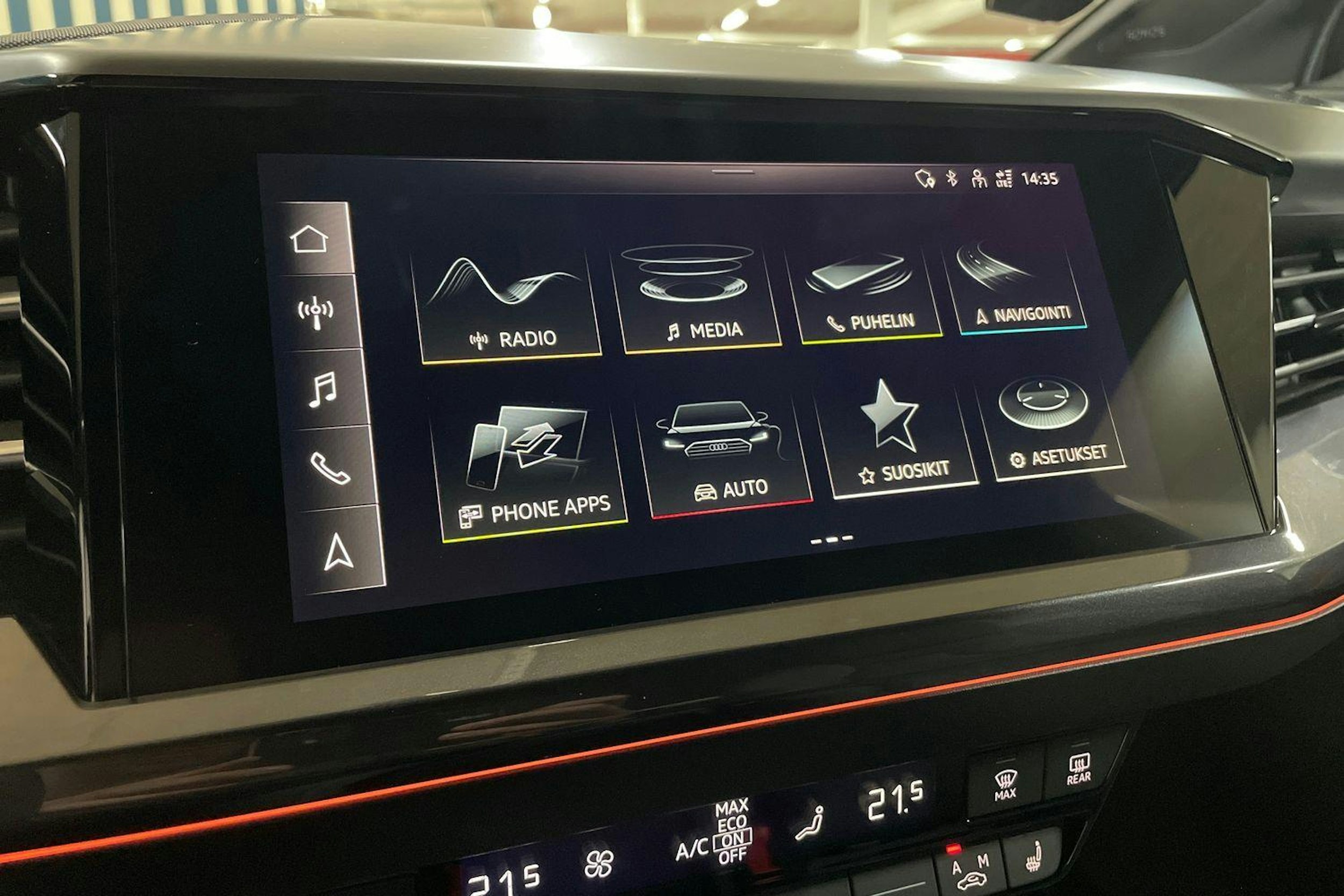 harmaa Audi Q4 e-tron 2022 kuva 19.