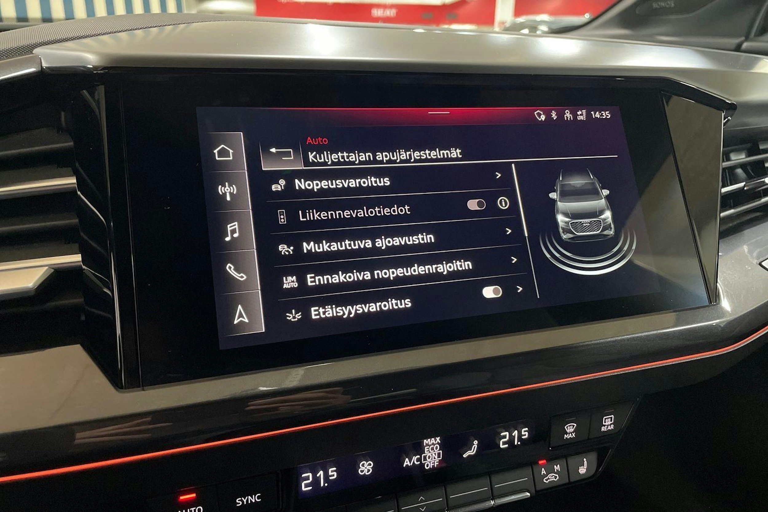 harmaa Audi Q4 e-tron 2022 kuva 21.