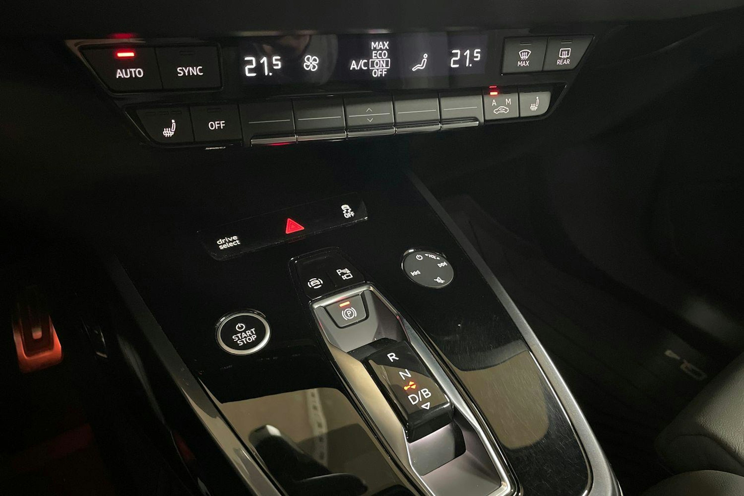 harmaa Audi Q4 e-tron 2022 kuva 26.