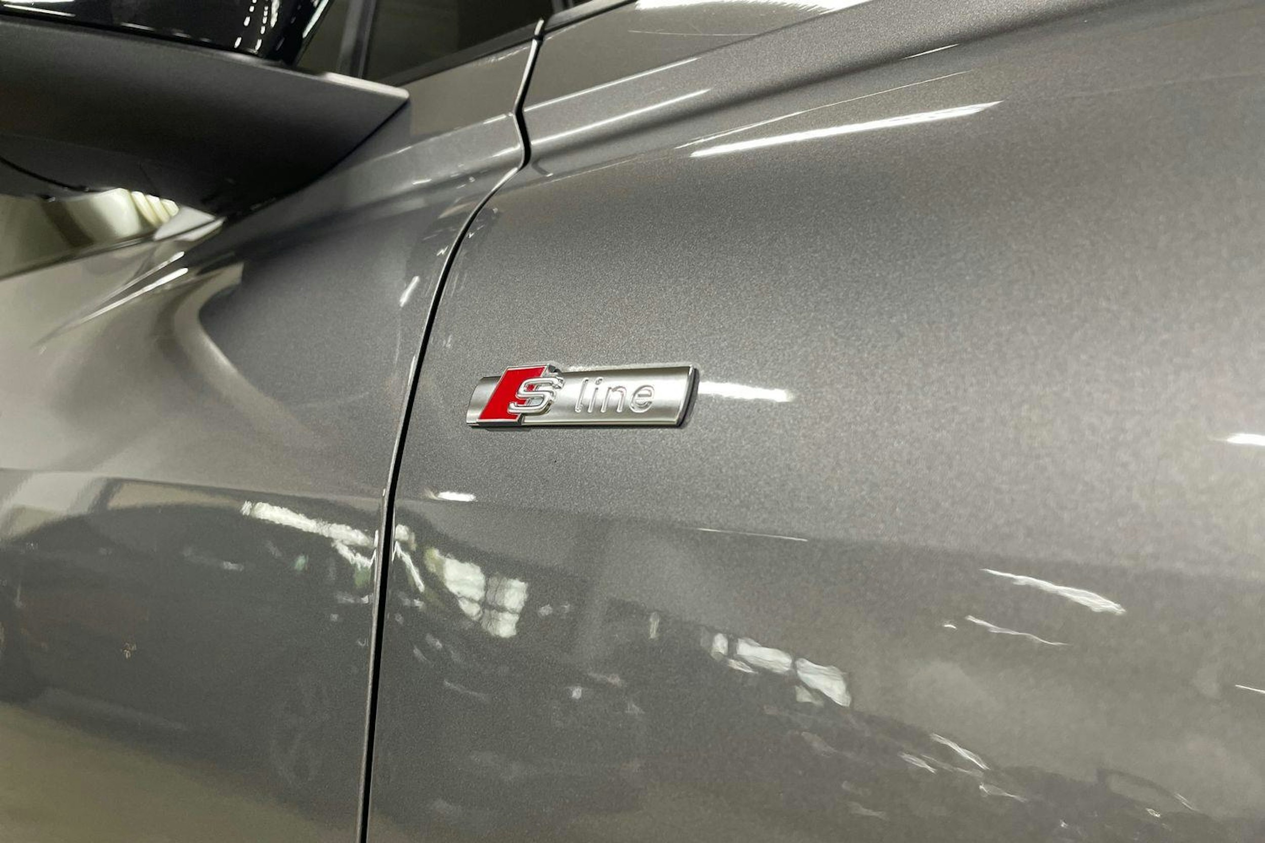 harmaa Audi Q4 e-tron 2022 kuva 30.