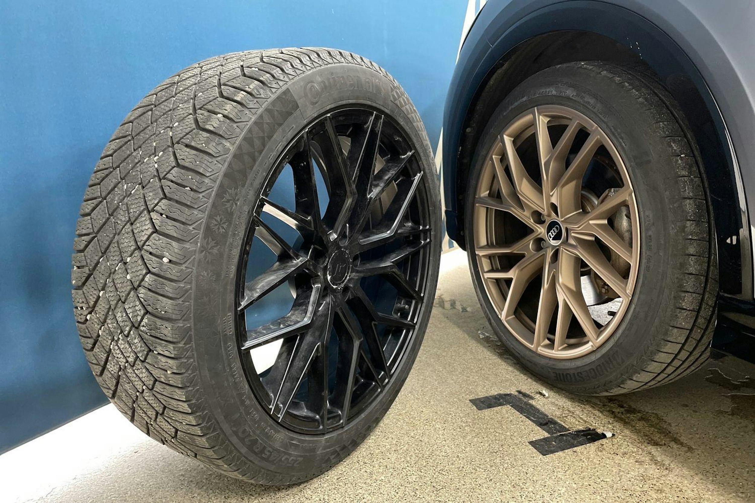 harmaa Audi Q4 e-tron 2022 kuva 32.