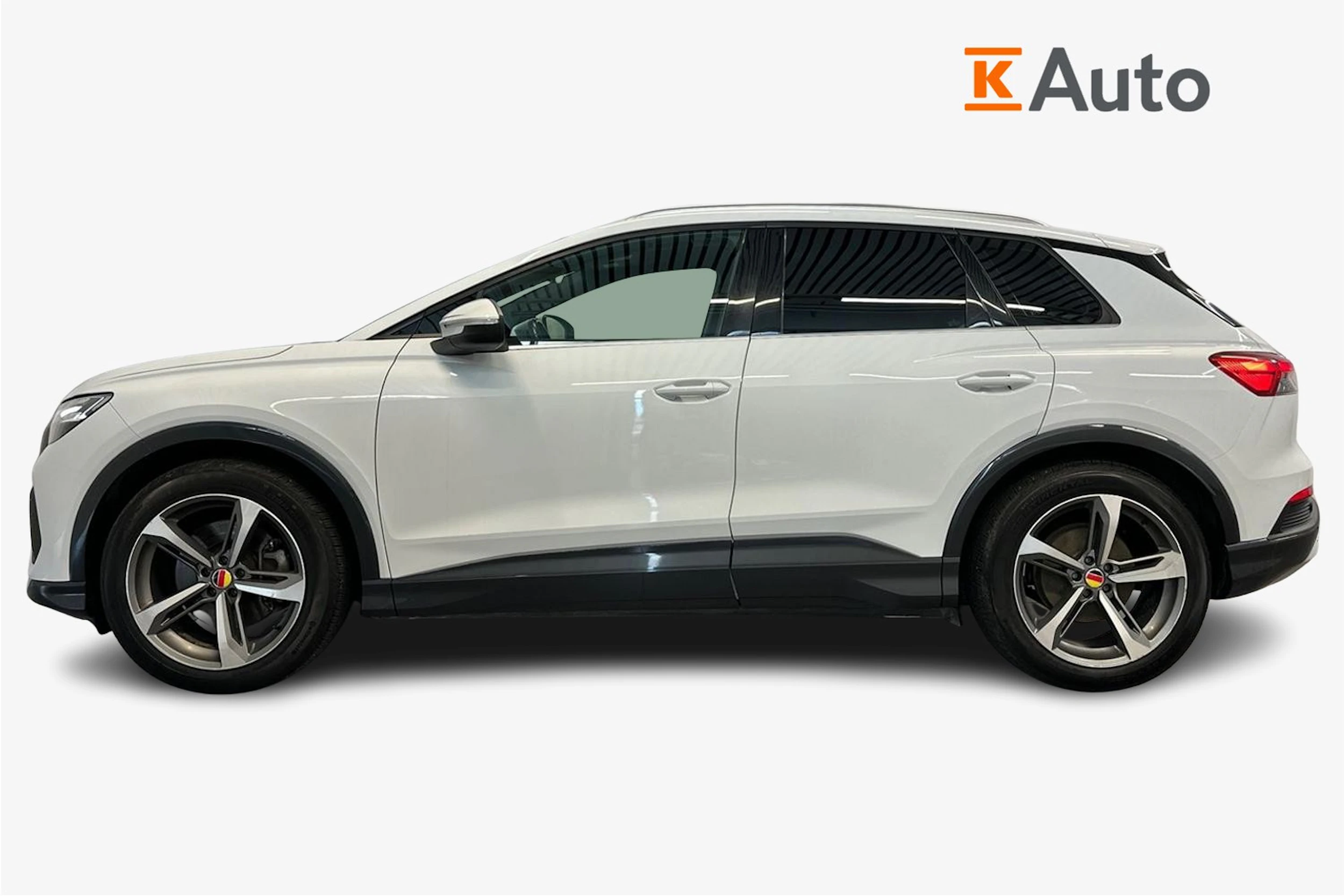 valkoinen Audi Q4 e-tron 2022 kuva 5.