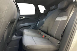valkoinen Audi Q4 e-tron 2022 kuva 8.