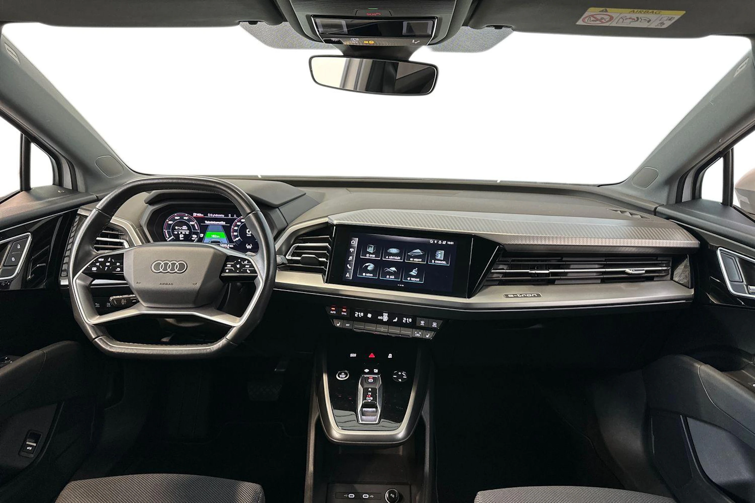 valkoinen Audi Q4 e-tron 2022 kuva 9.