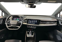 valkoinen Audi Q4 e-tron 2022 kuva 9.