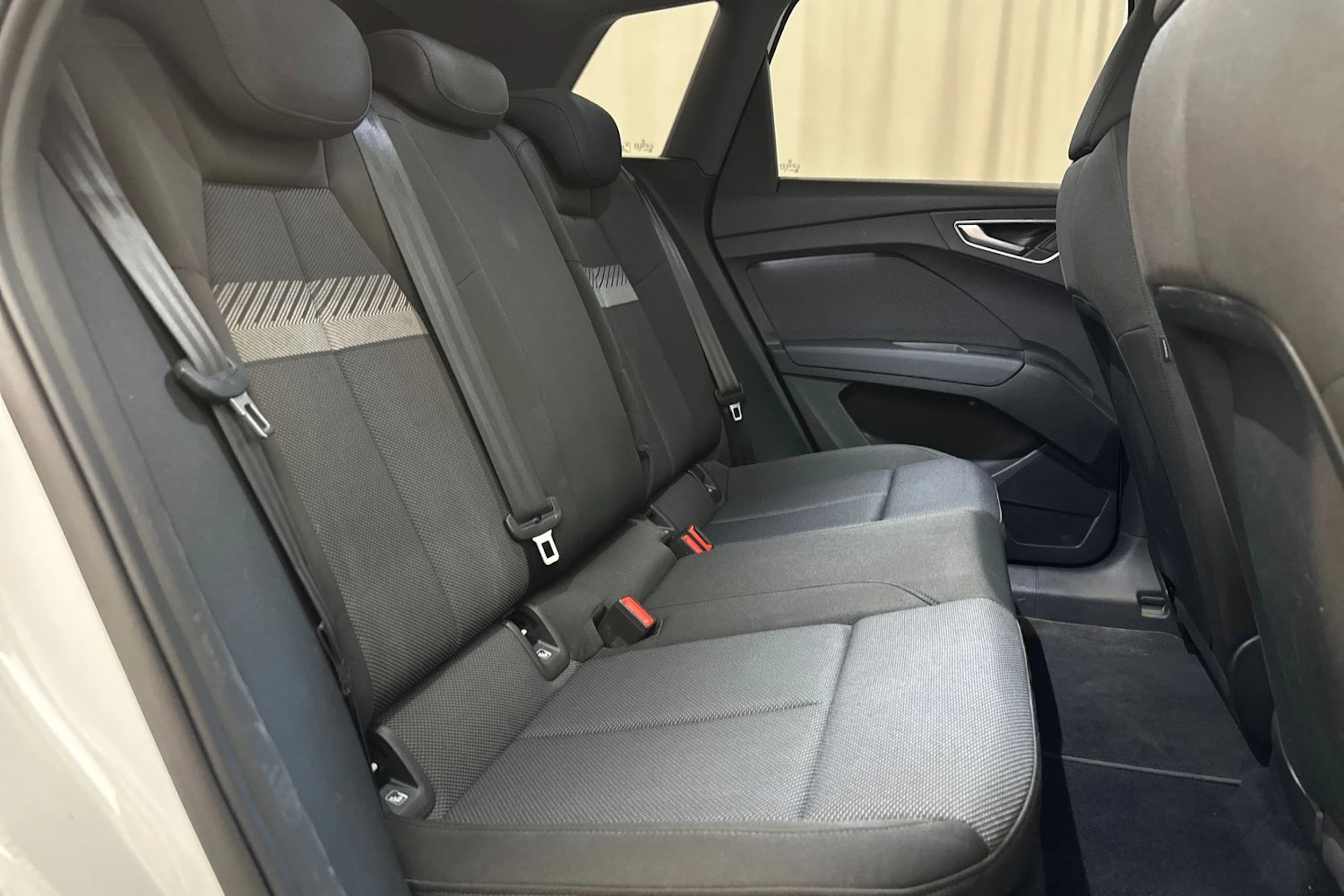 valkoinen Audi Q4 e-tron 2022 kuva 10.