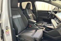 valkoinen Audi Q4 e-tron 2022 kuva 11.