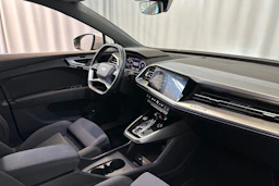 valkoinen Audi Q4 e-tron 2022 kuva 12.