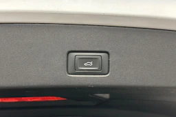 valkoinen Audi Q4 e-tron 2022 kuva 14.