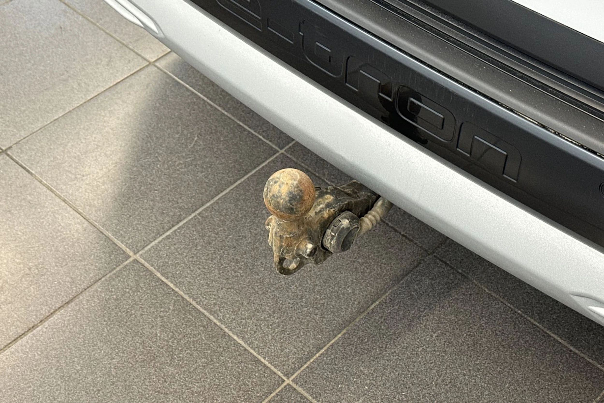 valkoinen Audi Q4 e-tron 2022 kuva 16.