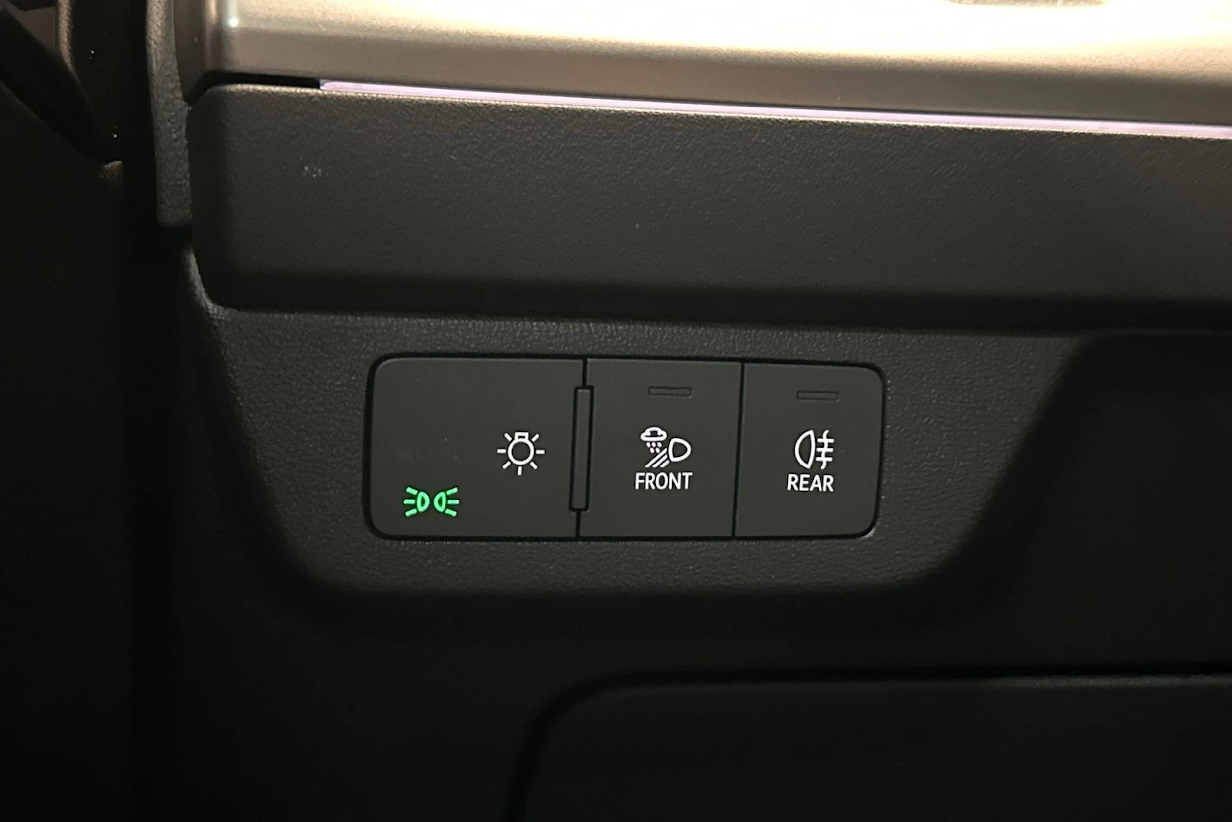 valkoinen Audi Q4 e-tron 2022 kuva 18.