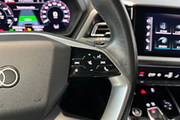 valkoinen Audi Q4 e-tron 2022 kuva 20.