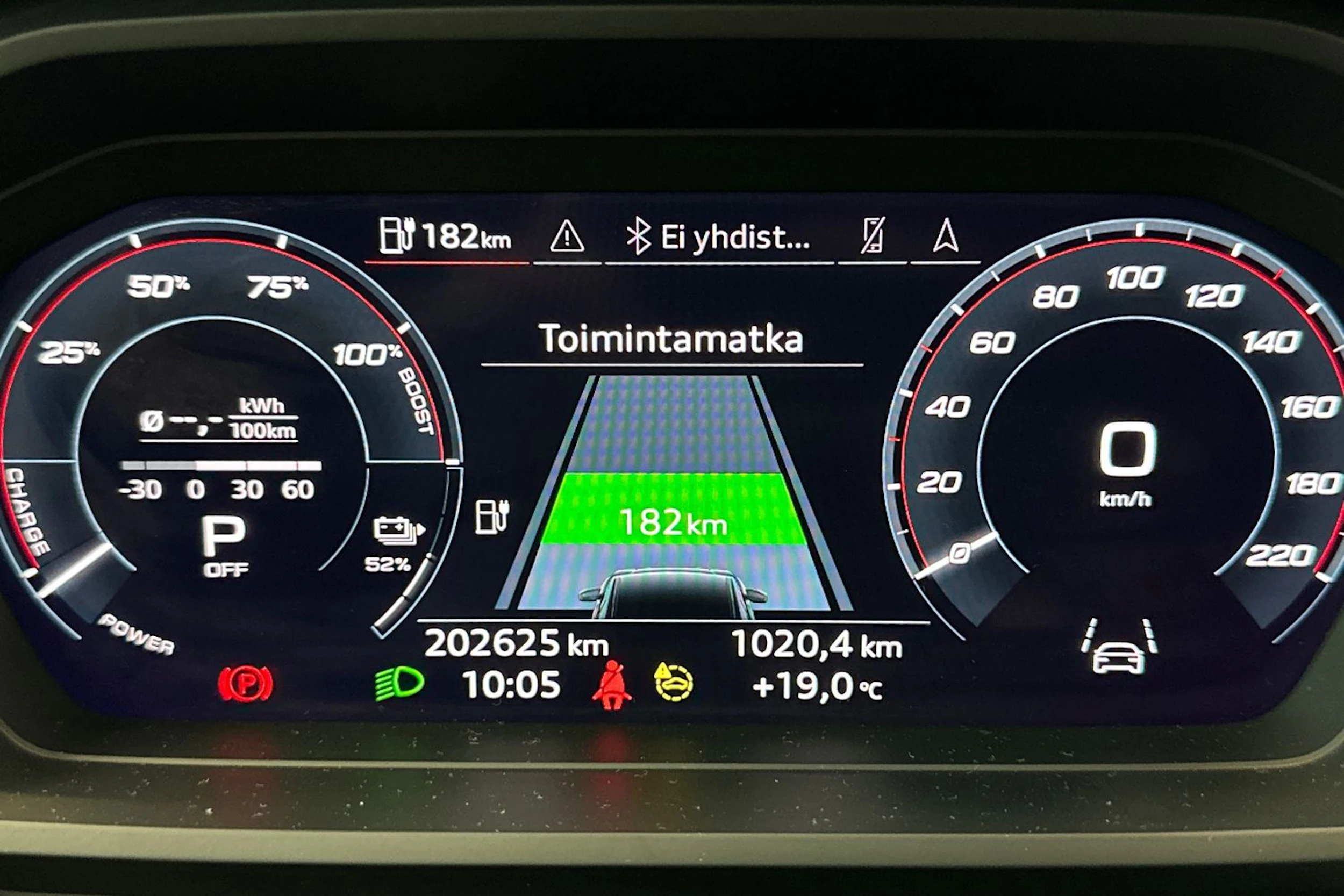 valkoinen Audi Q4 e-tron 2022 kuva 22.