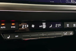 valkoinen Audi Q4 e-tron 2022 kuva 24.