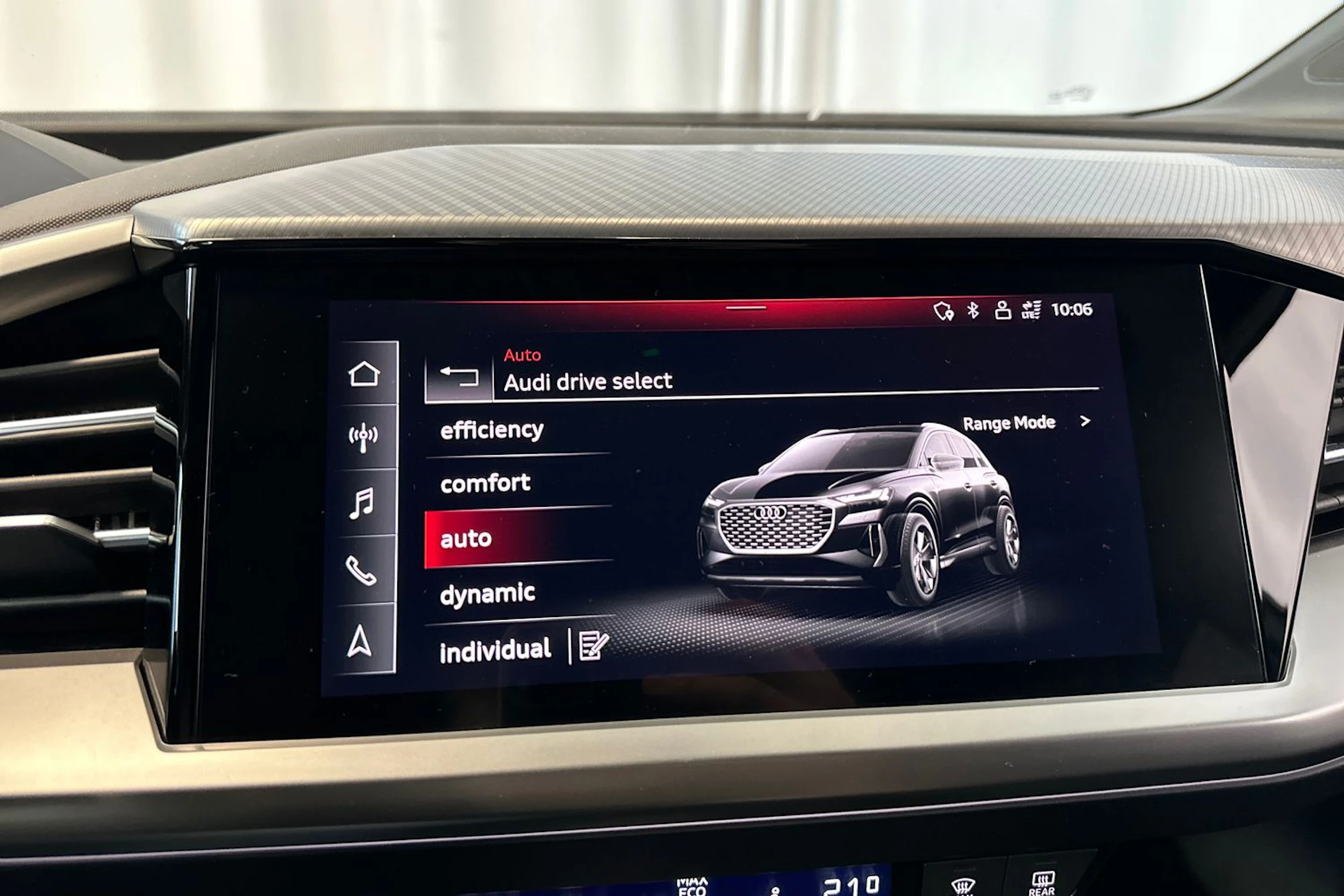 valkoinen Audi Q4 e-tron 2022 kuva 27.