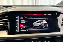 valkoinen Audi Q4 e-tron 2022 kuva 27.
