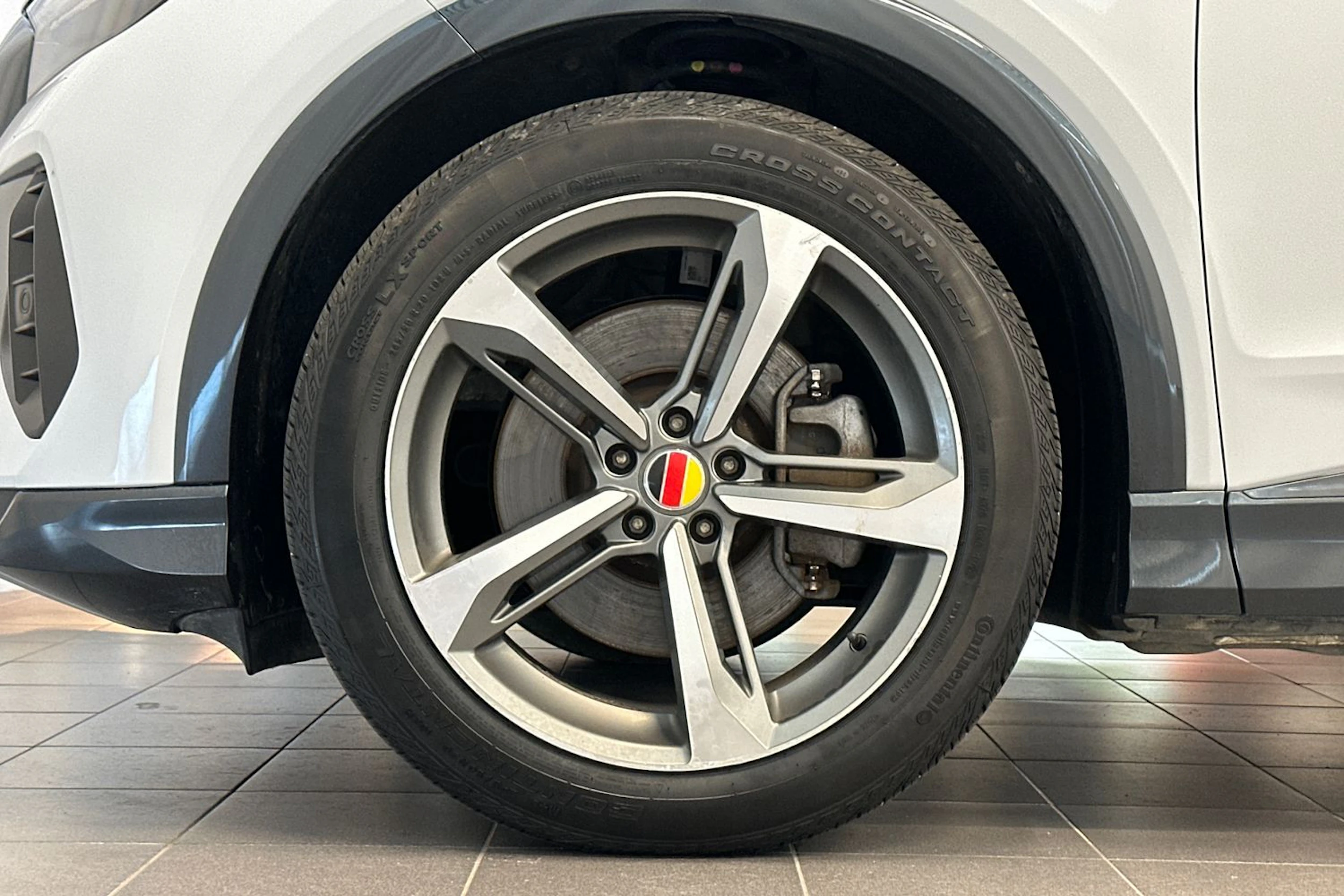 valkoinen Audi Q4 e-tron 2022 kuva 28.