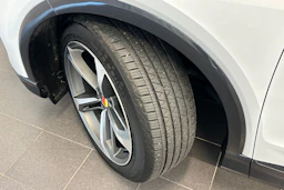 valkoinen Audi Q4 e-tron 2022 kuva 29.