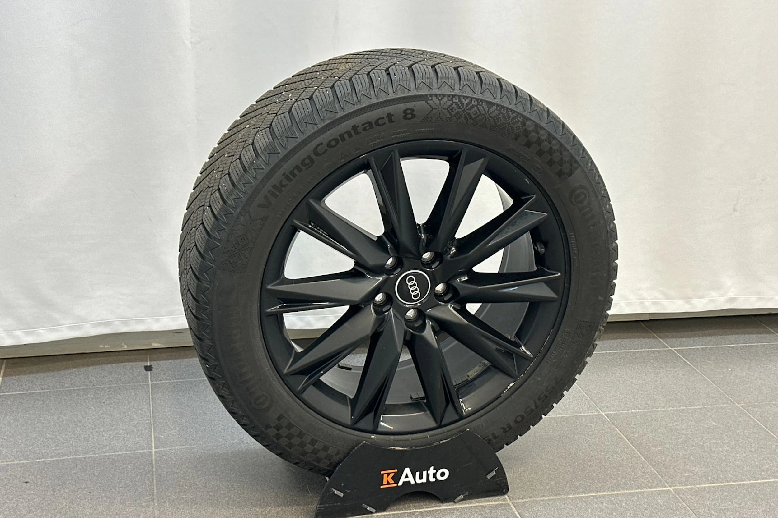 valkoinen Audi Q4 e-tron 2022 kuva 30.