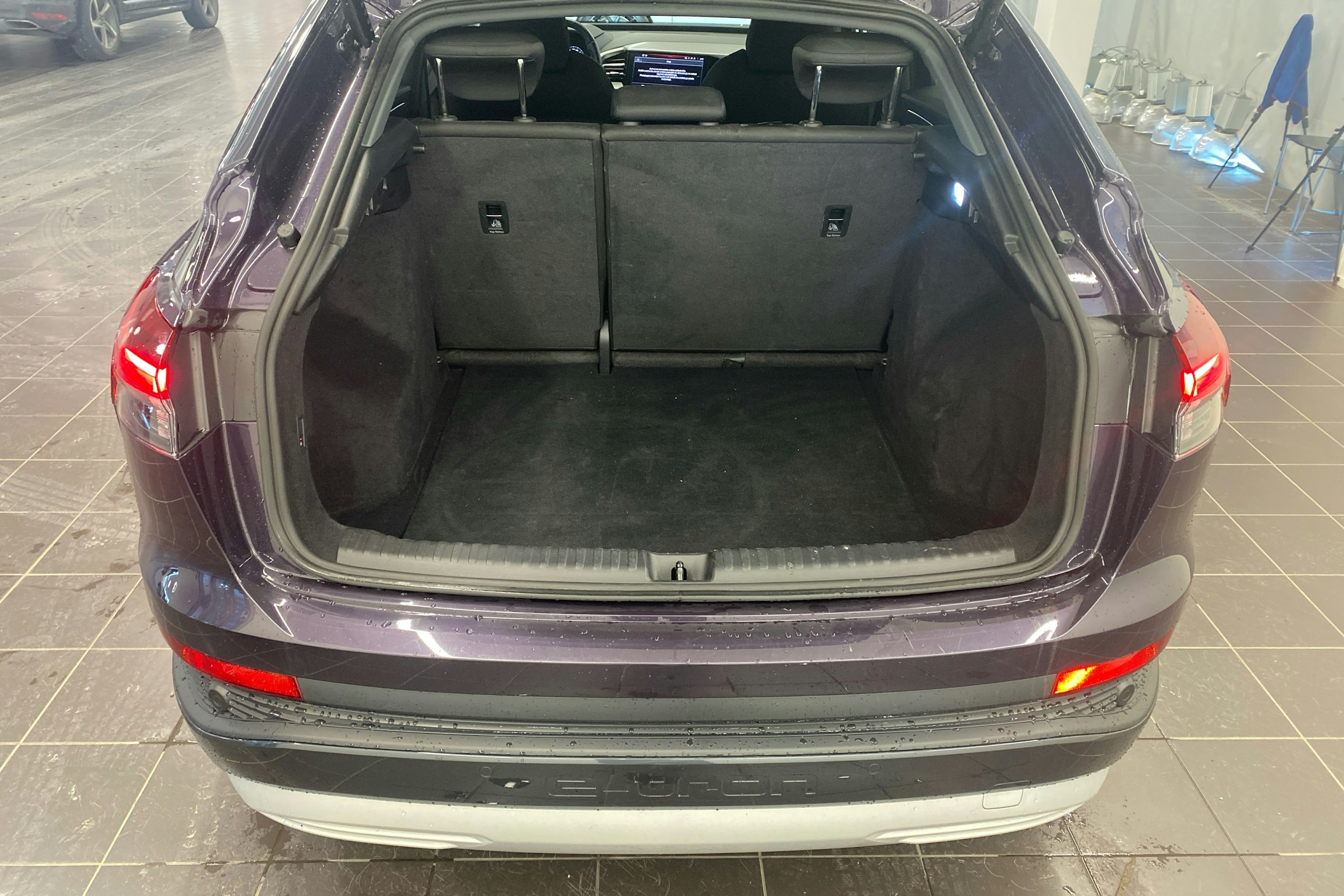 violetti Audi Q4 e-tron 2022 kuva 11.