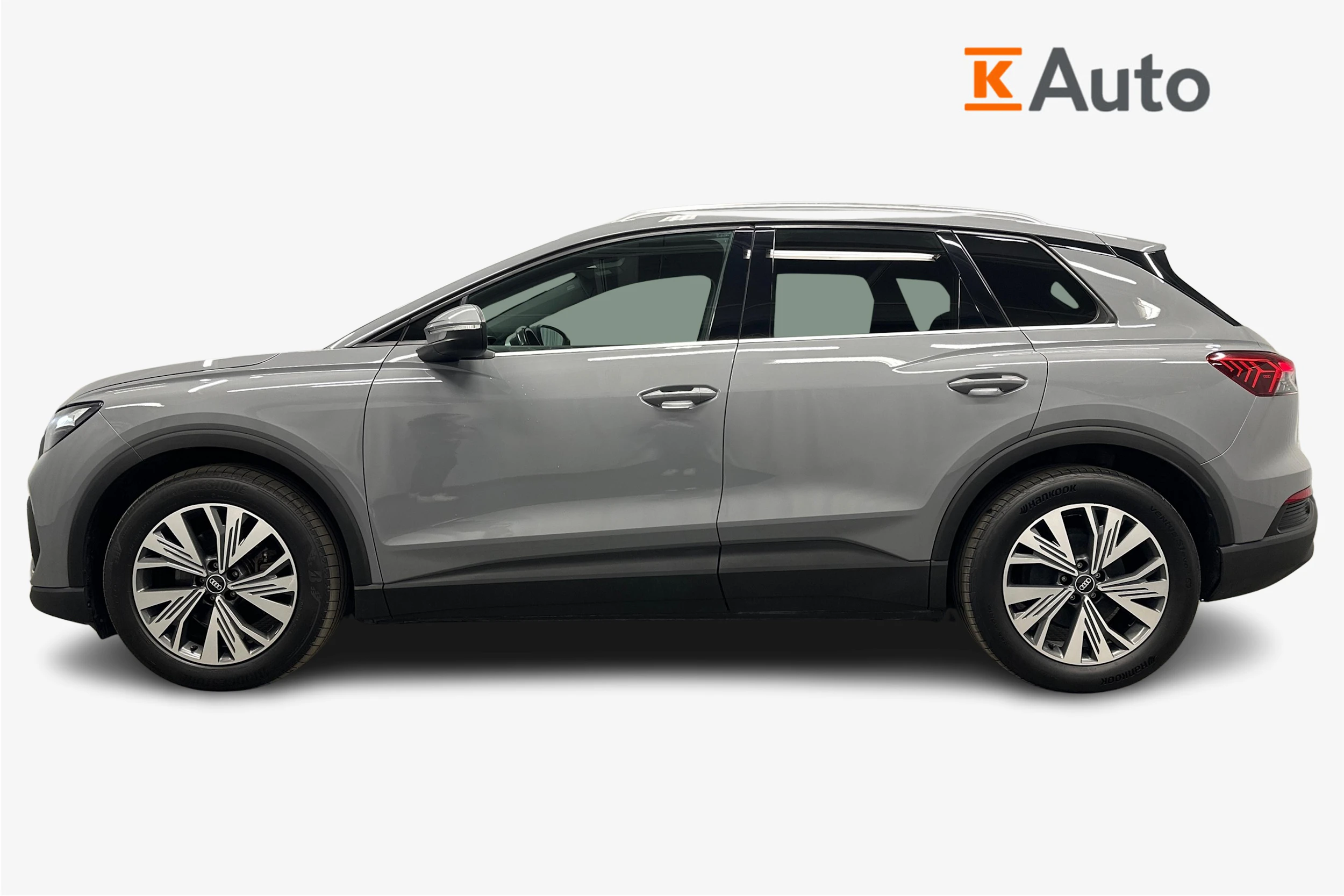 harmaa Audi Q4 e-tron 2022 kuva 5.