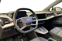 harmaa Audi Q4 e-tron 2022 kuva 6.
