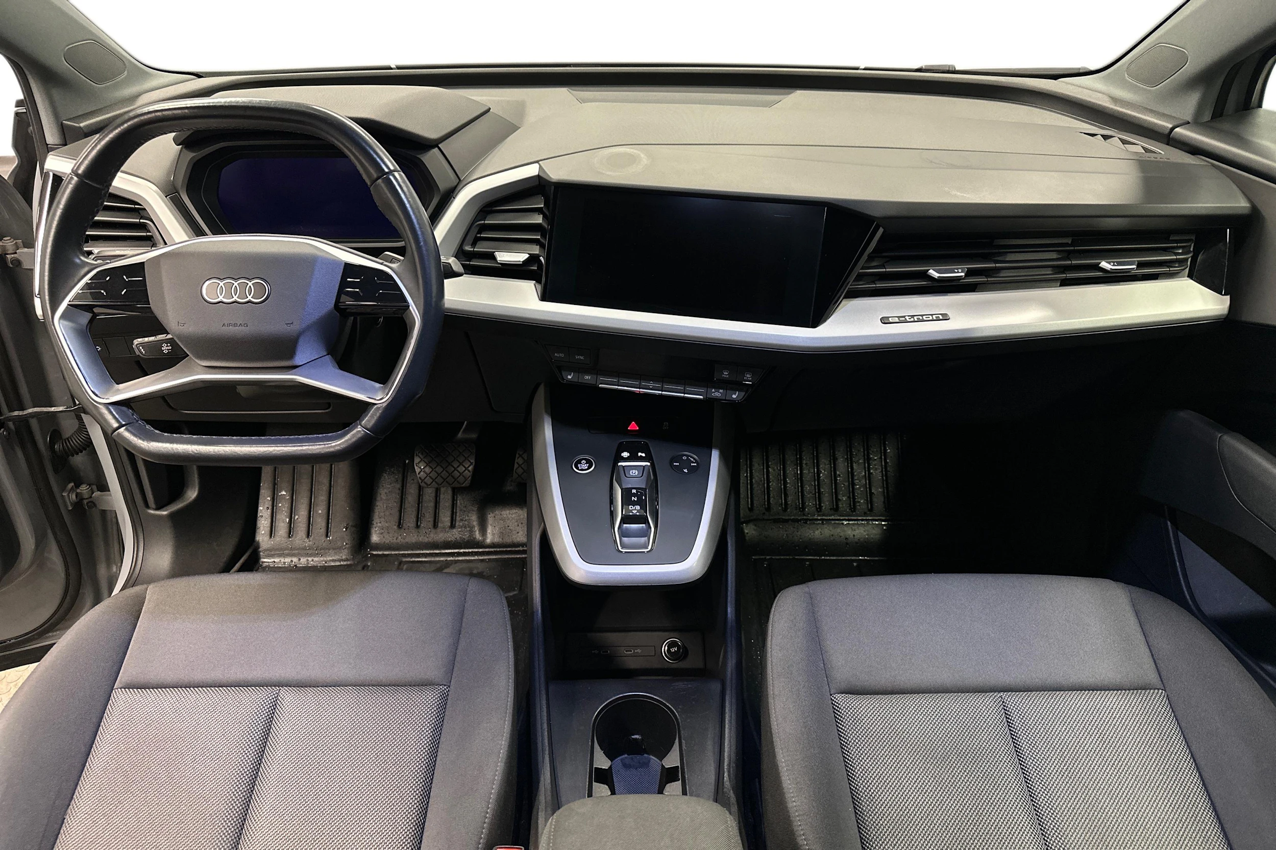 harmaa Audi Q4 e-tron 2022 kuva 7.