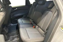 harmaa Audi Q4 e-tron 2022 kuva 8.