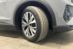 harmaa Audi Q4 e-tron 2022 kuva 10.