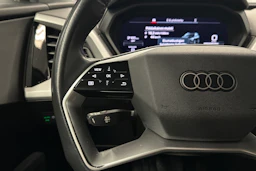 harmaa Audi Q4 e-tron 2022 kuva 11.